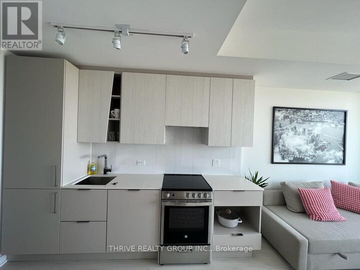 Property Photo:  3900 Confederation Parkway 3208  ON L5B 0L4 