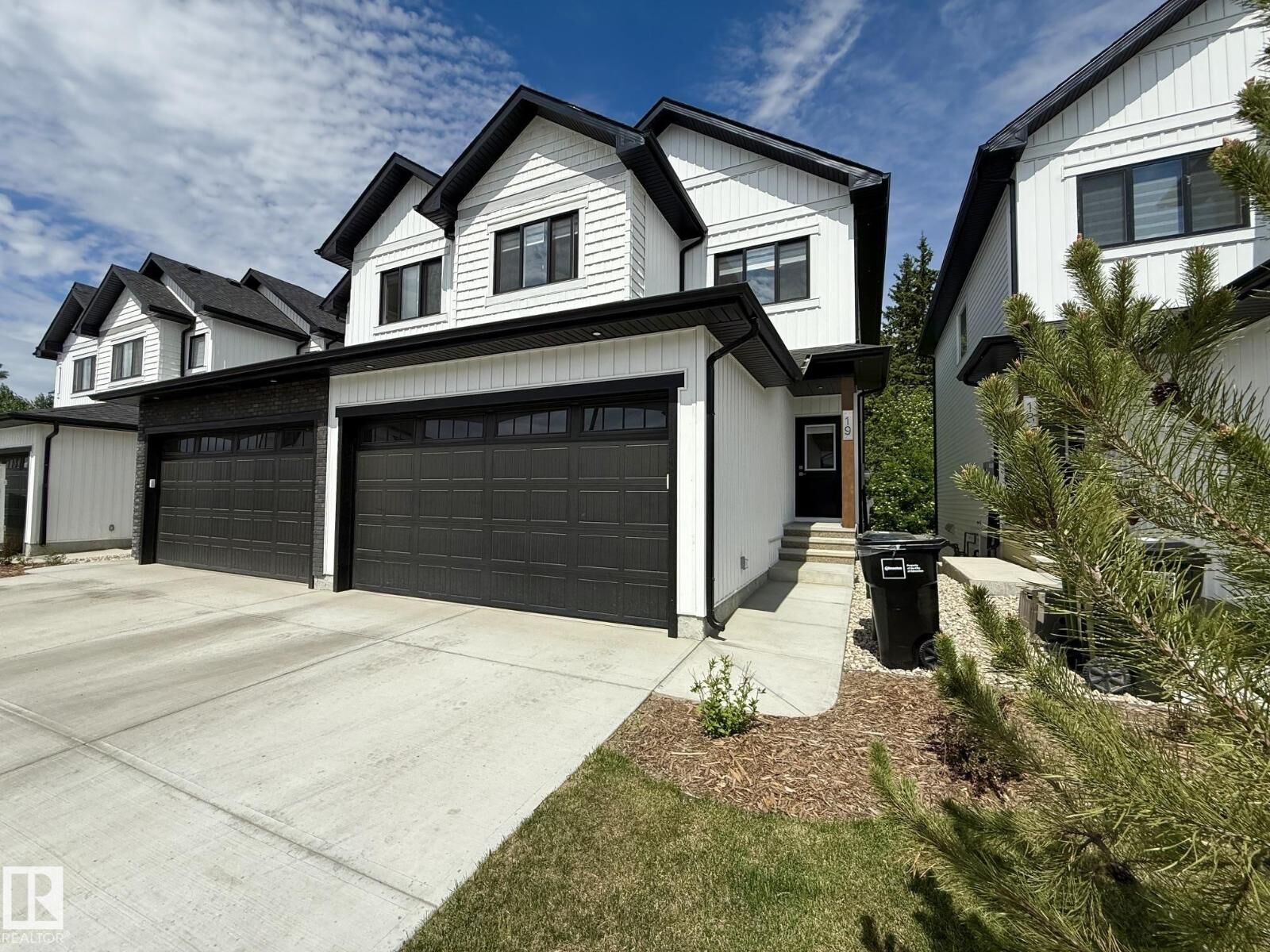 Property Photo: #19 5122 213A St NW AB T6M 1M6