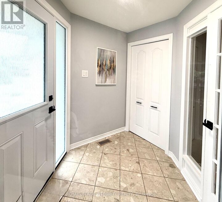Property Photo:  4 Glenarden Court  ON K2G 5V9 