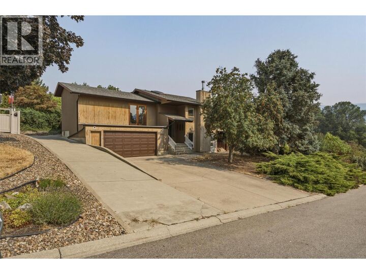 8905 Russet Drive — photo 1