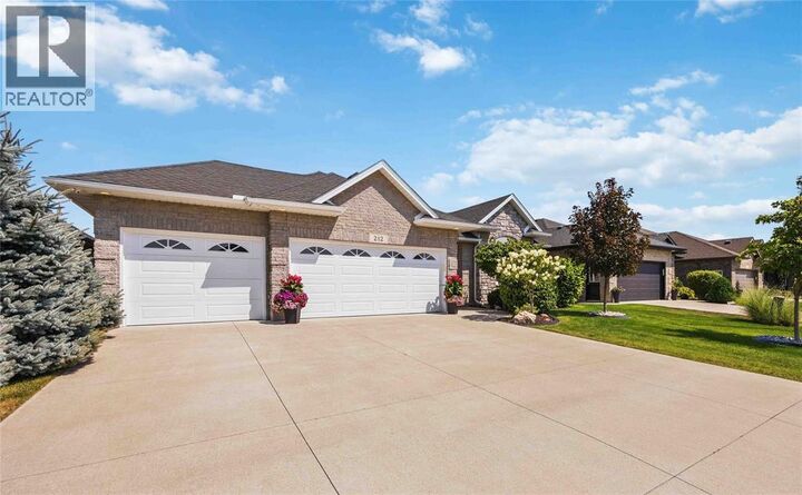 Photo de la propriété: 212 Basquiat Crescent ON N7S 0A6