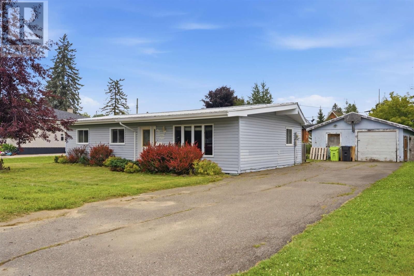Property Photo: 128 Boehmer Blvd ON P6B 5B9