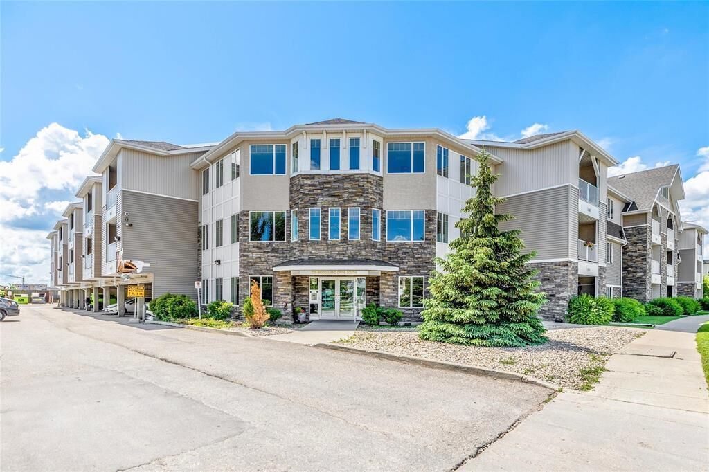 Property Photo: 235 Bridgeland Drive MB R3Y 0H4