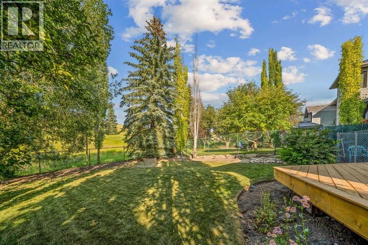 Property Photo: 30 Gleneagles View AB T4C 1N9