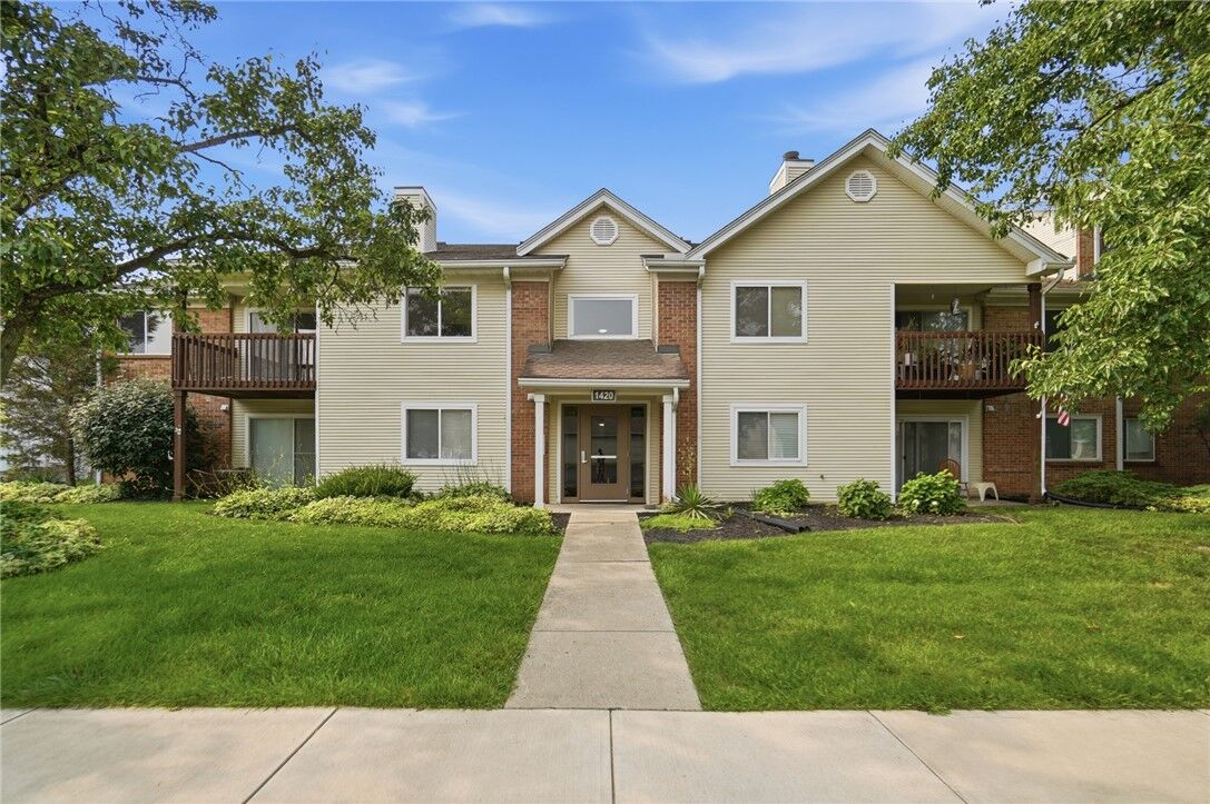 Property Photo:  1420 Lake Pointe Way  OH 45459 