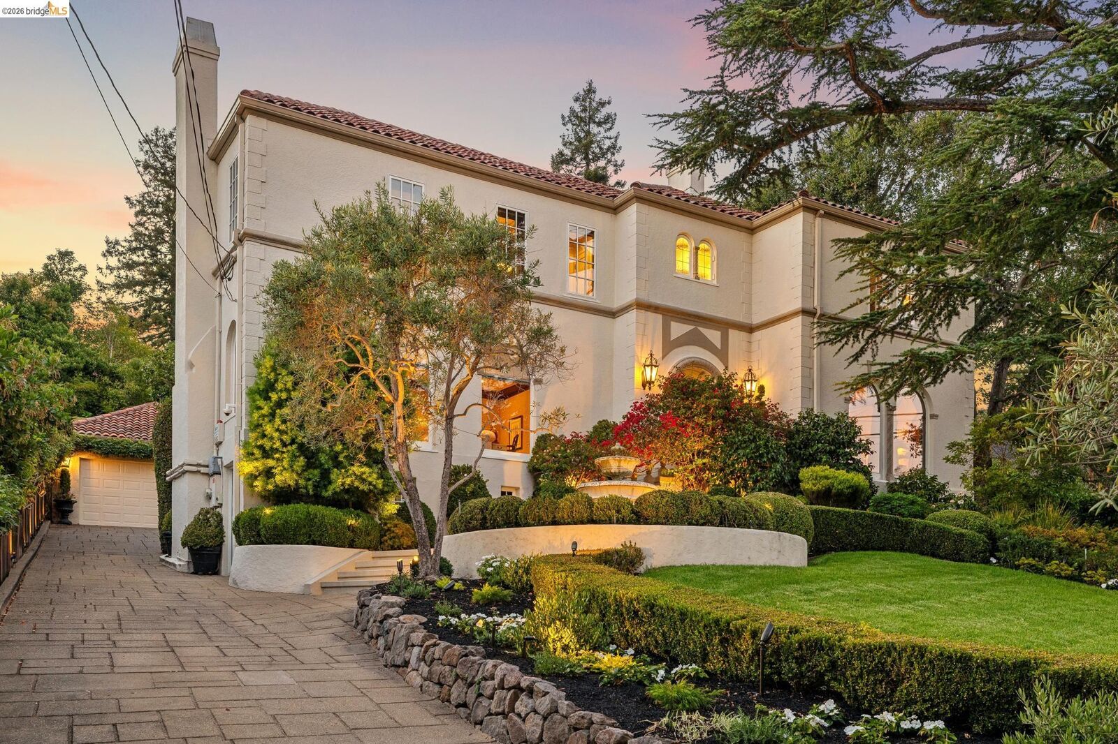 Property Photo:  1300 Sunnyhills Rd  CA 94610 