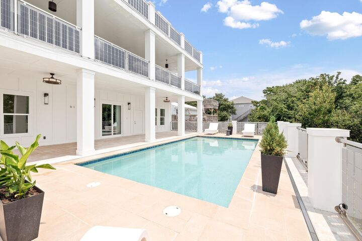 Property Photo:  326 Summit Drive Drive  FL 32541 
