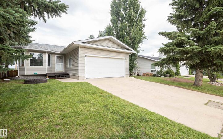 Property Photo:  5116 51 Avenue  AB T0G 1W0 