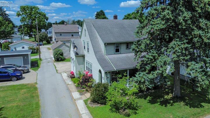 Property Photo: 1056 Rawson Place OH 43420