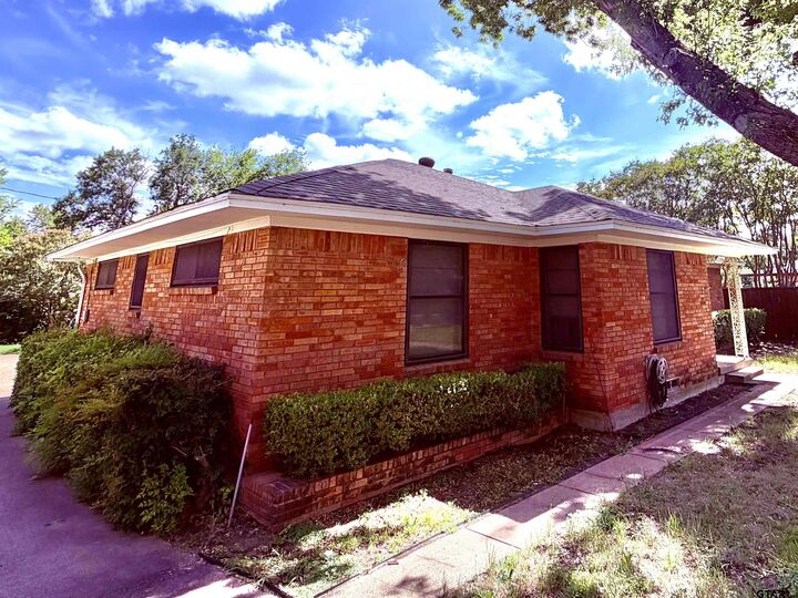 Property Photo: 2204 Newgate Dr TX 75040