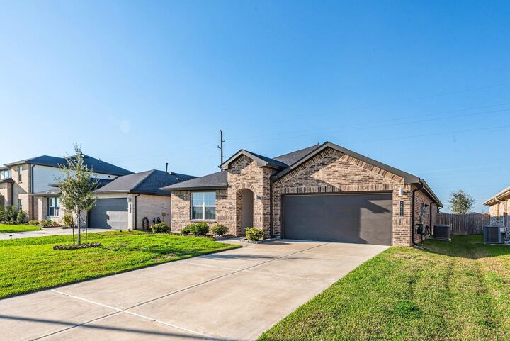 Property Photo: 3823 Pierce Place Lane TX 77494