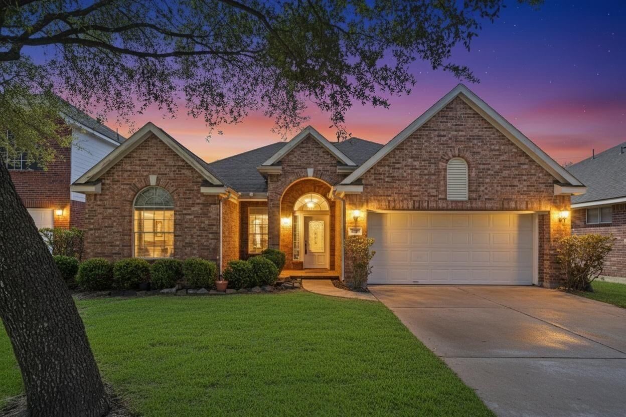 Property Photo: 17215 Fernchase Court TX 77095