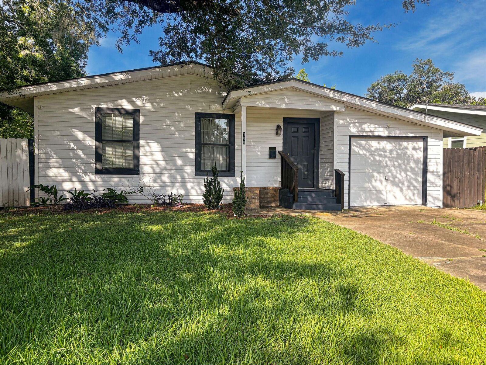 Property Photo: 306 Azalea Street TX 77566