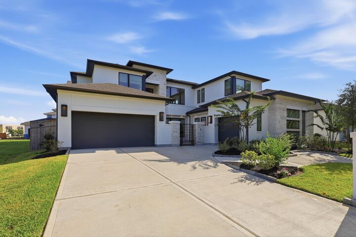 Property Photo:  10007 Regal Mist Drive  TX 77459 