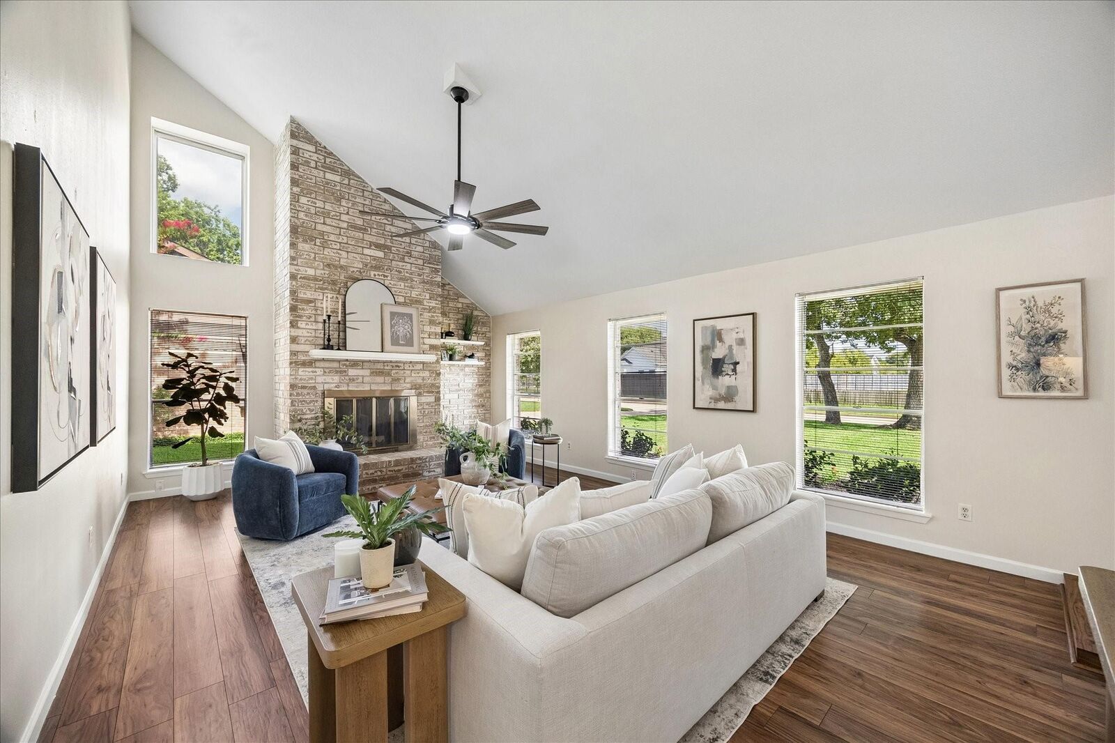 Property Photo: 813 Lakeview Drive TX 77498