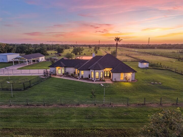 Property Photo: 616 County Road 44 TX 77515