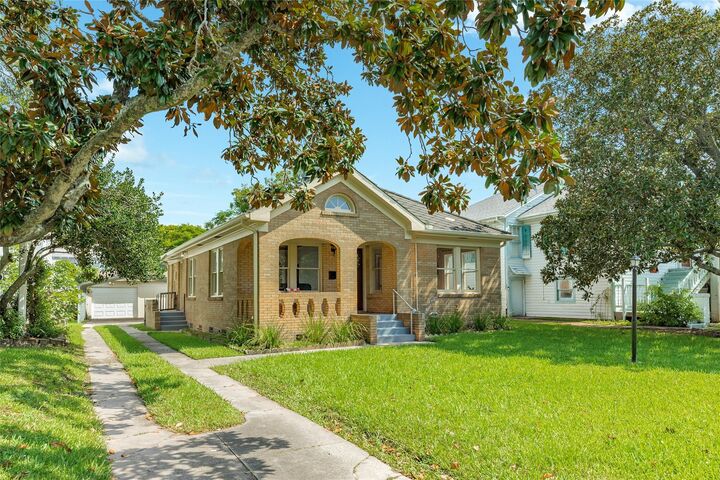 Property Photo:  4618 Avenue R 1/2  TX 77551 