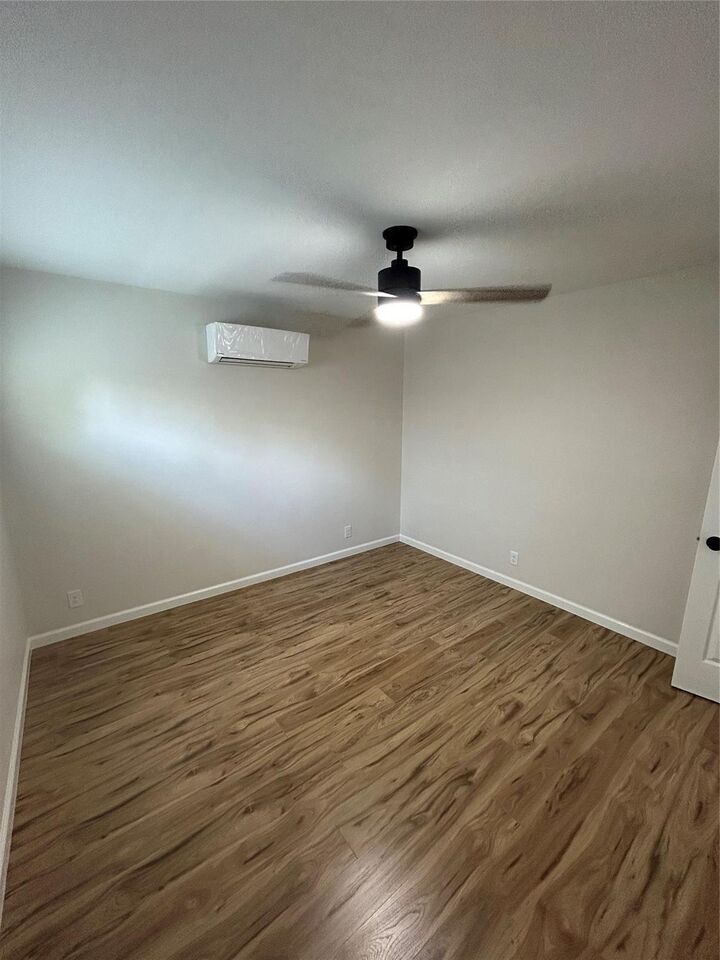 Property Photo:  2009 Welch Street D  TX 77019 