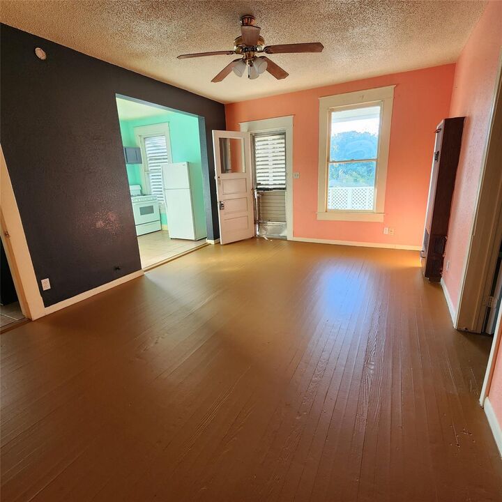 Property Photo:  4401 Avenue Q 1/2  TX 77550 