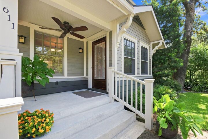 Property Photo: 611 W Main Street TX 77006