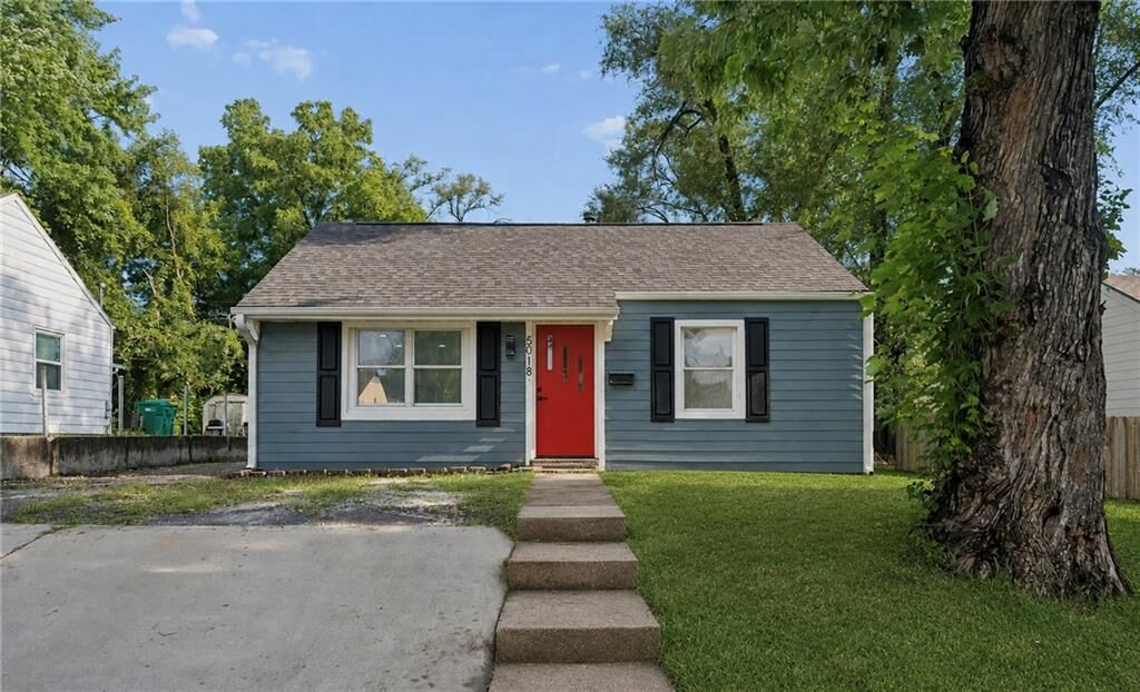 Property Photo:  5018 Locust Avenue  KS 66106 