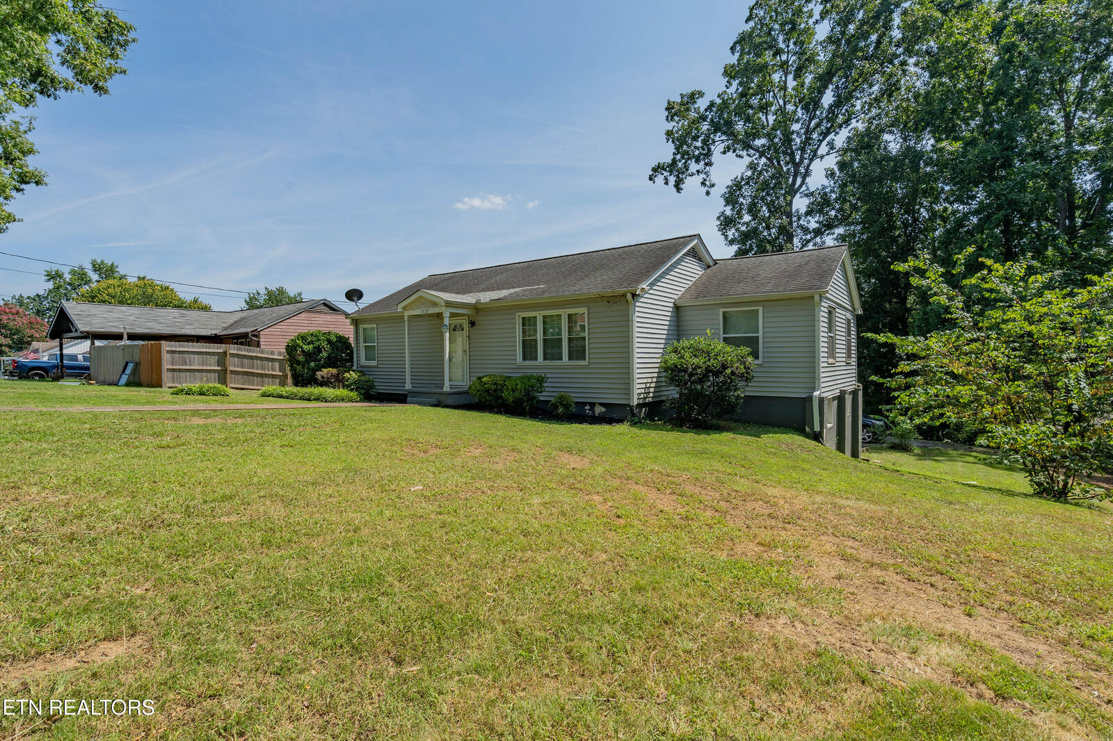 Property Photo: 5721 NW Davida Rd TN 37912