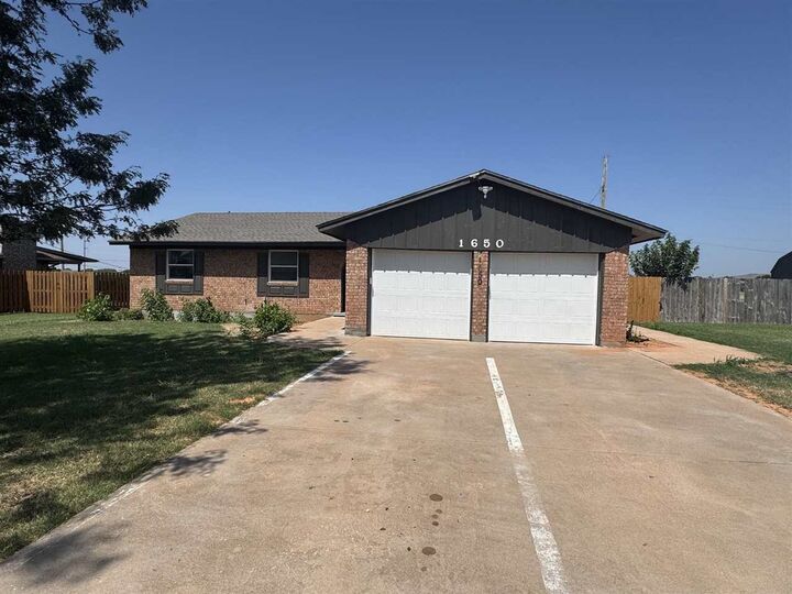 Property Photo: 1650 NW 50th St OK 73505