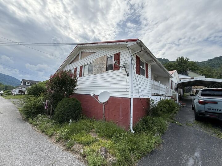 Property Photo:  432 First Street  KY 40855 