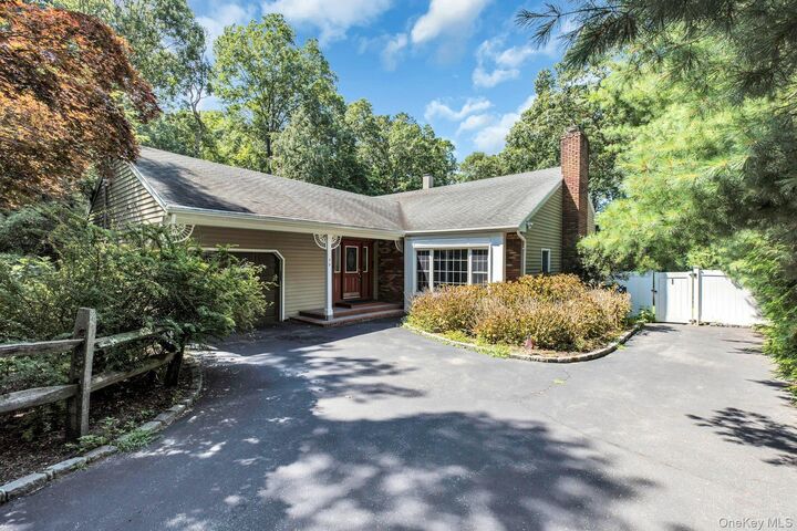 Property Photo:  29 Columbine Avenue N  NY 11946 