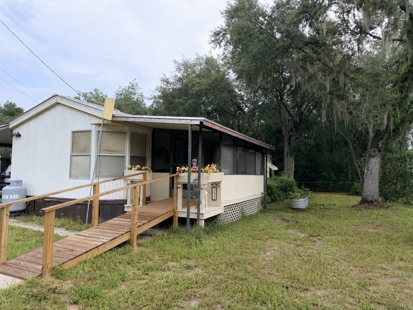 Property Photo: 355 NE 436 Avenue FL 32680
