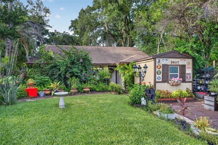 Property Photo:  5907 Uona Avenue  FL 32835 