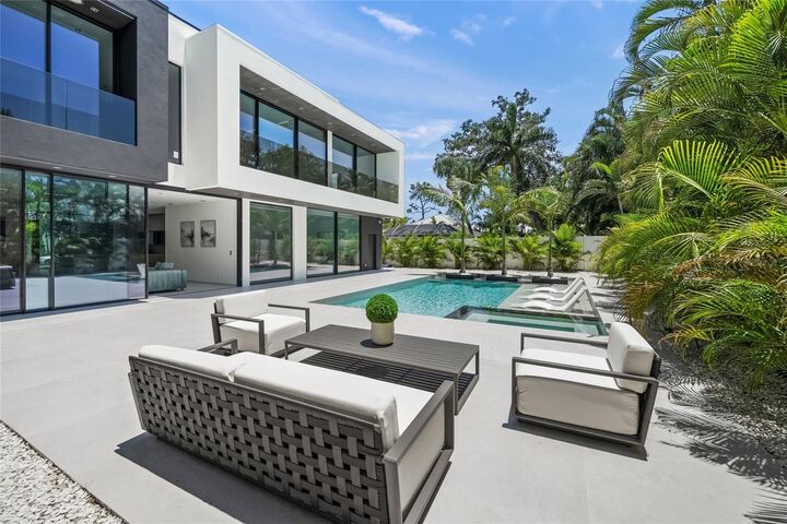 Property Photo:  1640 Waldemere Street  FL 34239 