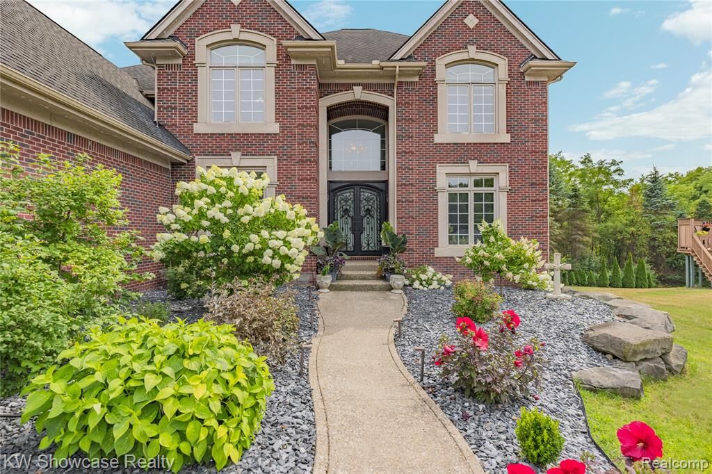 Property Photo:  1803 Applebrook Drive  MI 48382 1488 
