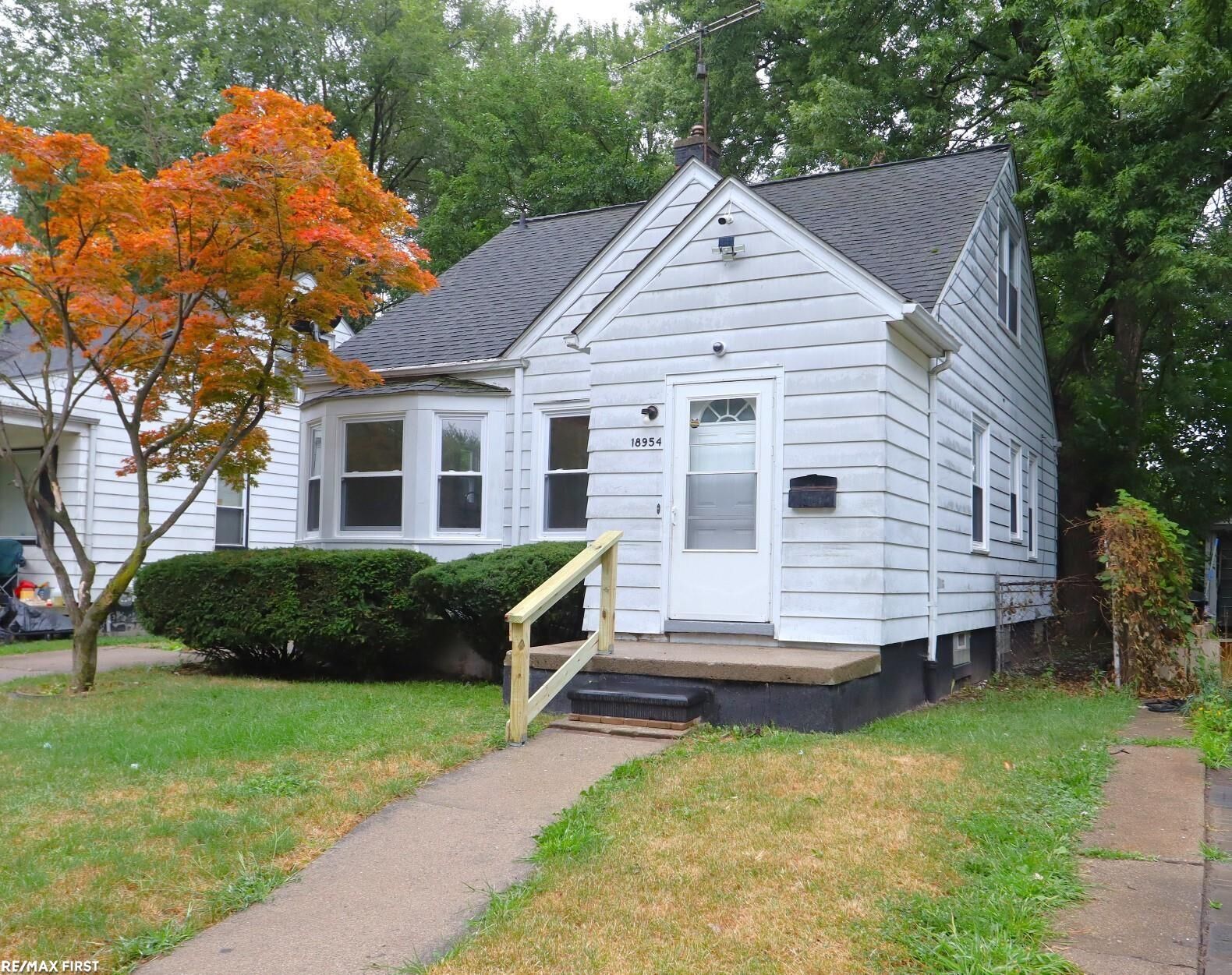 Property Photo: 18954 Kingsville Street MI 48225