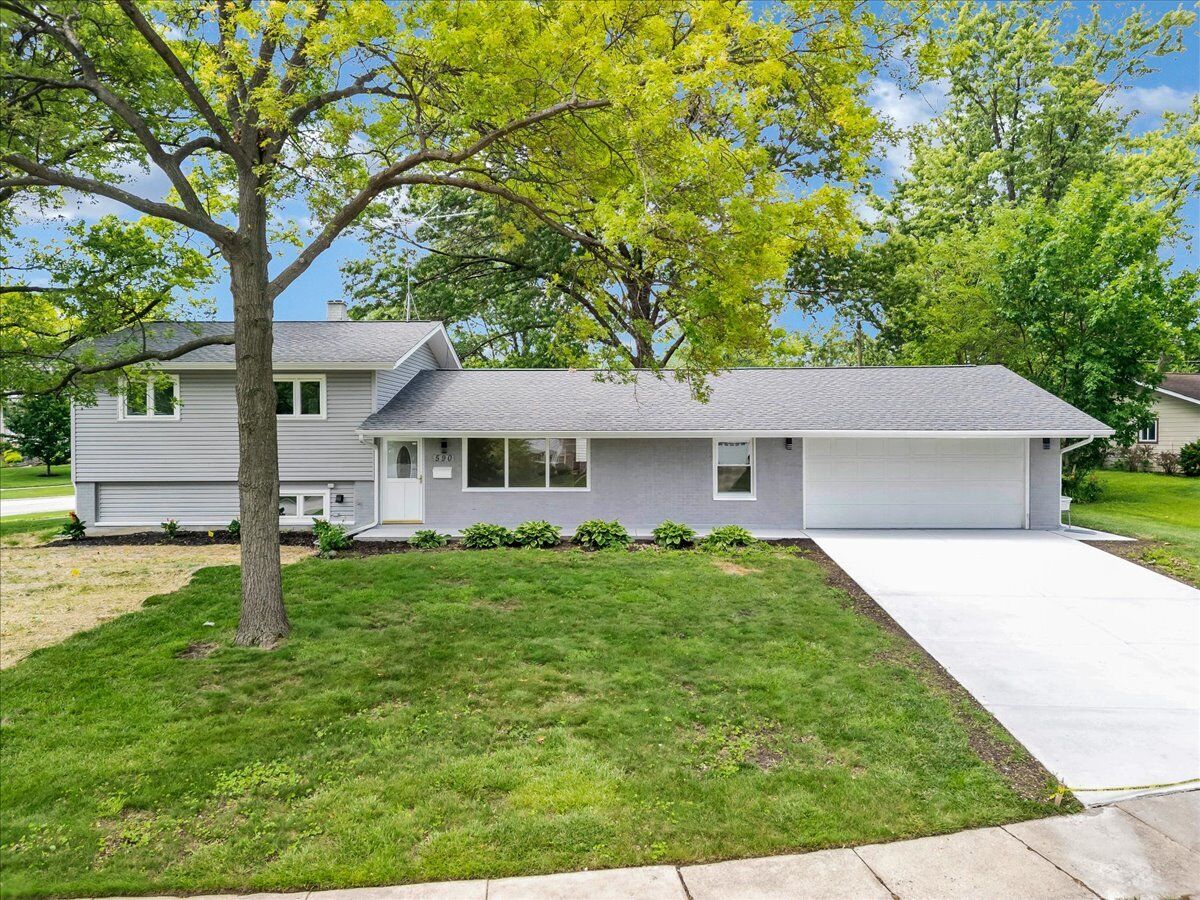 Property Photo: 590 Durham Court IL 60169