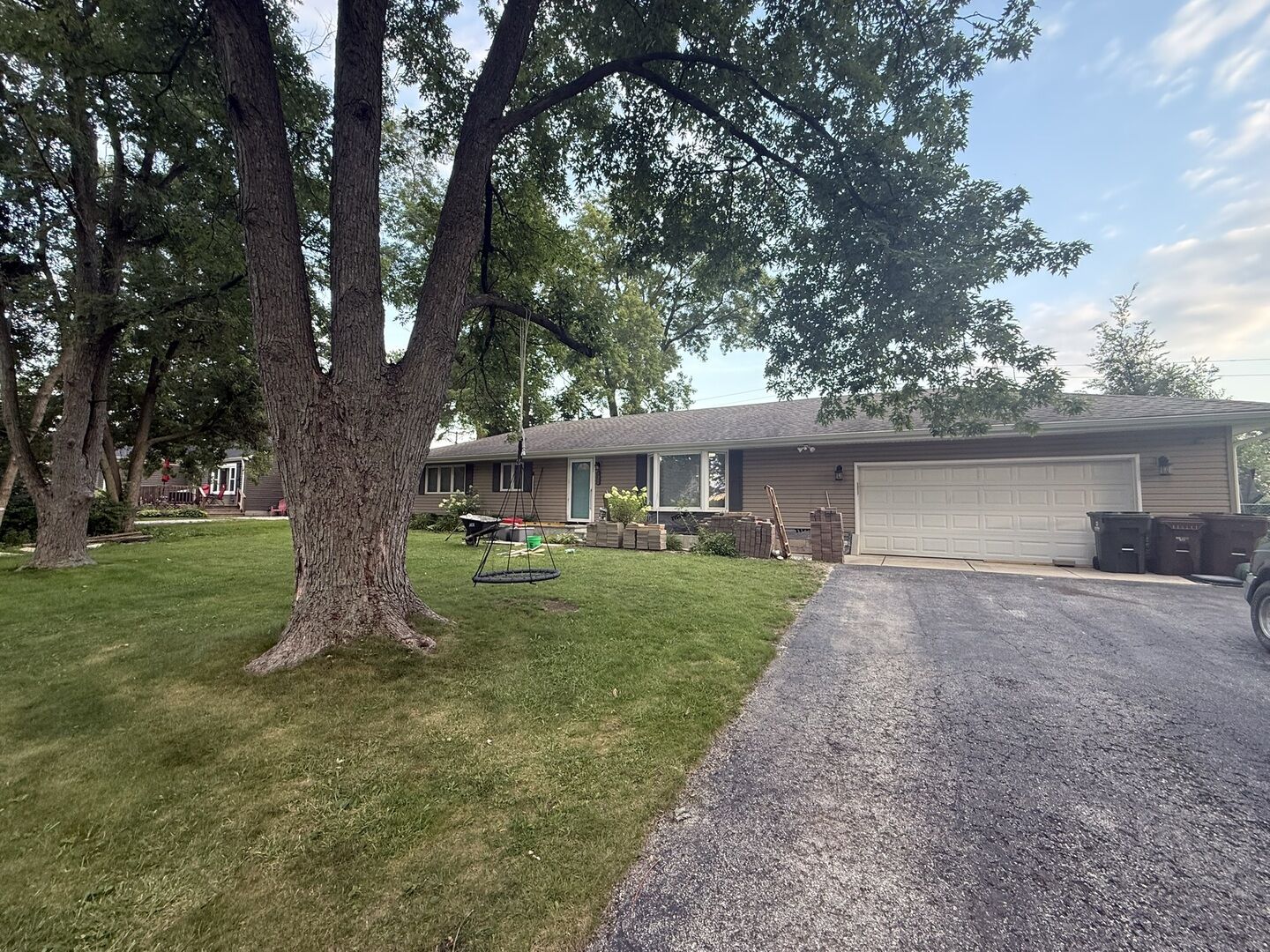 Property Photo: 122 Gall Lane IL 60451
