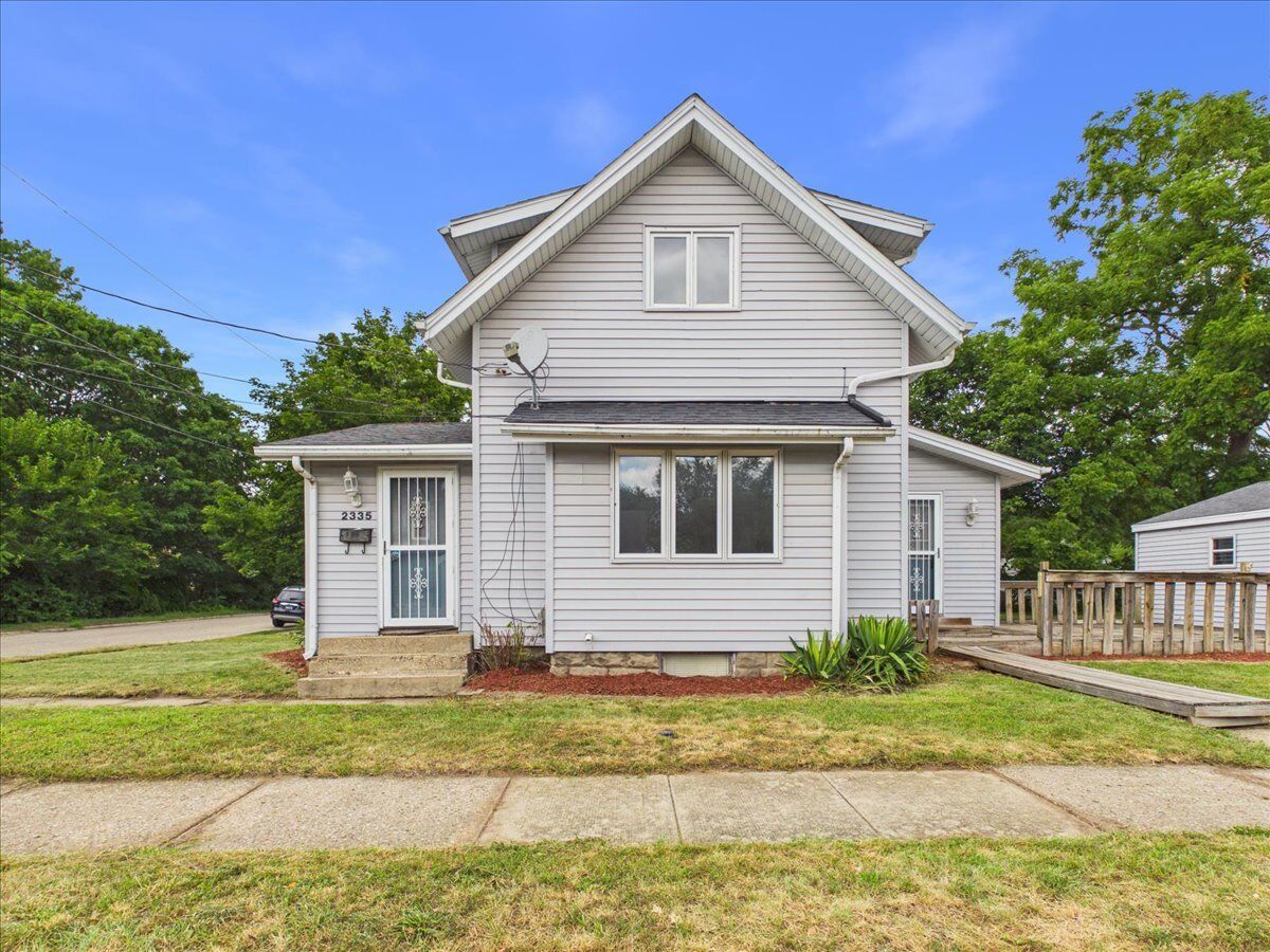 Property Photo: 2335 Burton Street IL 61103