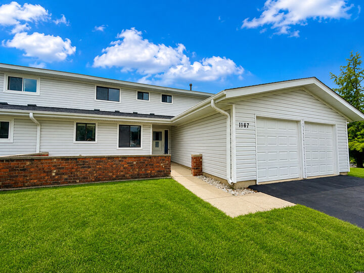 Property Photo: 1187 Foxboro Court 1187 IL 60193