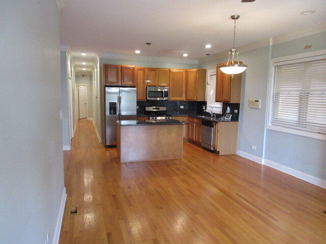 Property Photo: 4417 S Calumet Avenue 2S IL 60653