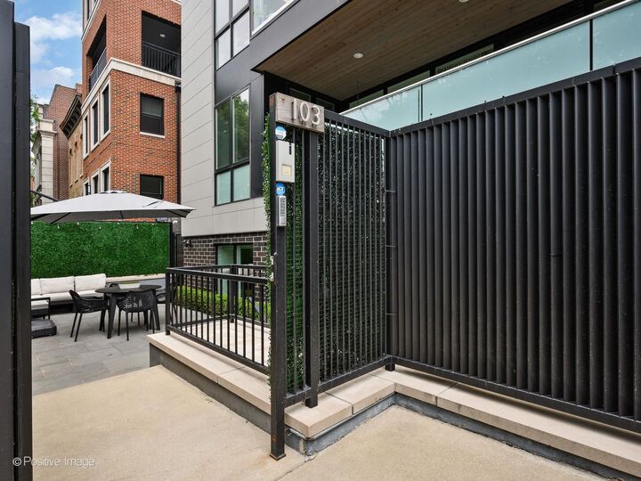 Property Photo: 1625 N Burling Street 103 IL 60614