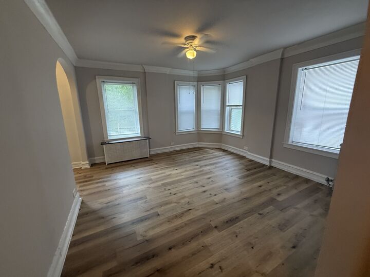 Property Photo:  6748 N Ashland Avenue 105  IL 60626 