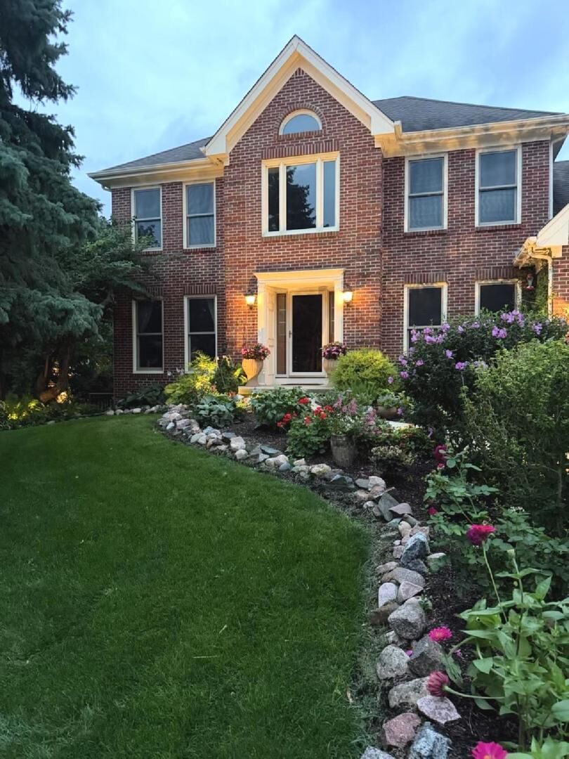 Property Photo:  592 Partridge Drive  IL 60185 