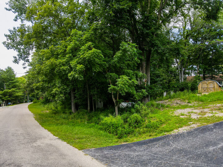 Property Photo: 38 Barbados Drive IL 61560