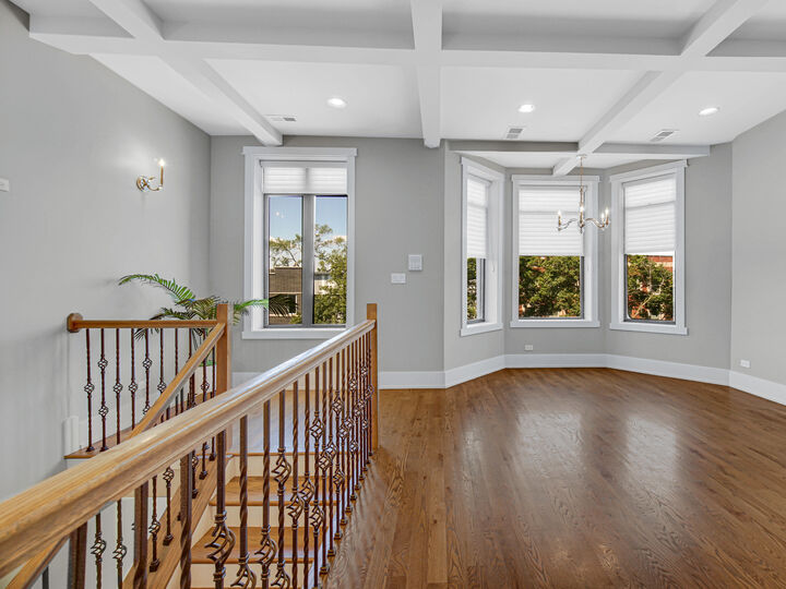 Property Photo: 6409 S Maryland Avenue 3 IL 60637