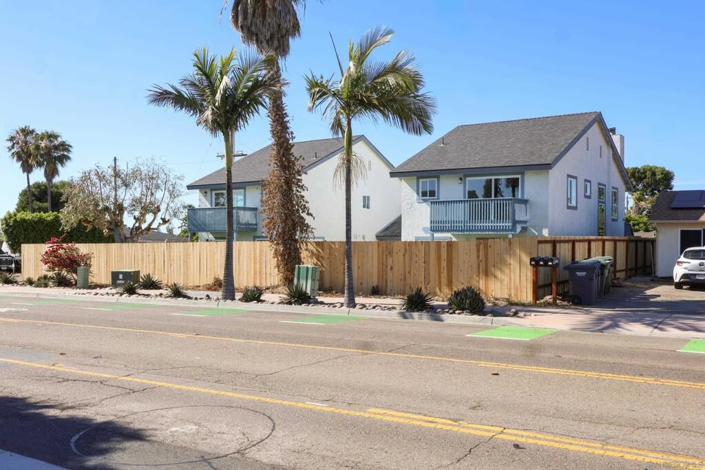 Property Photo:  658 660 Santa Fe Dr.  CA 92024 