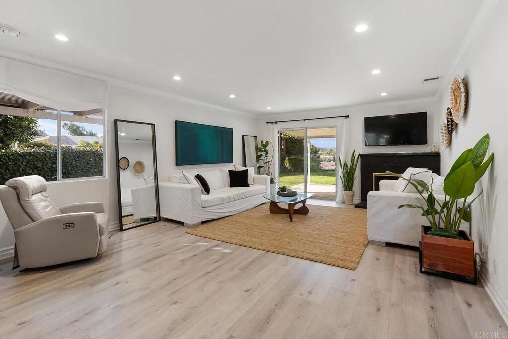 Property Photo:  183 Sandberg Street  CA 91360 
