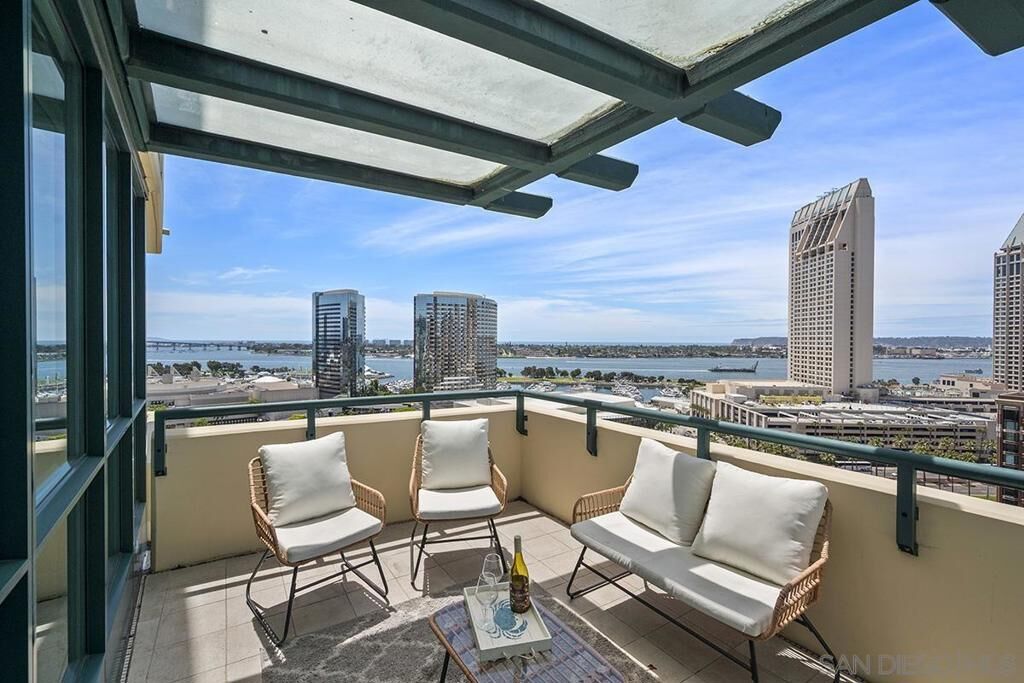 Property Photo:  555 Front Street 1803  CA 92101 