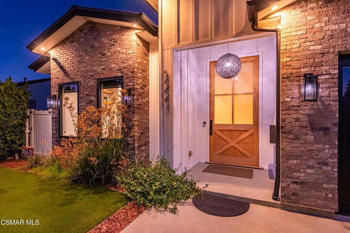 Property Photo:  5444 Murietta Avenue  CA 91401 