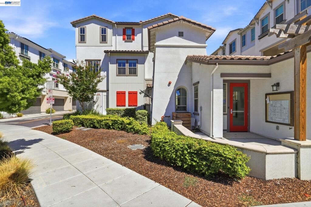 Property Photo:  332 Harcot Ter  CA 94085 