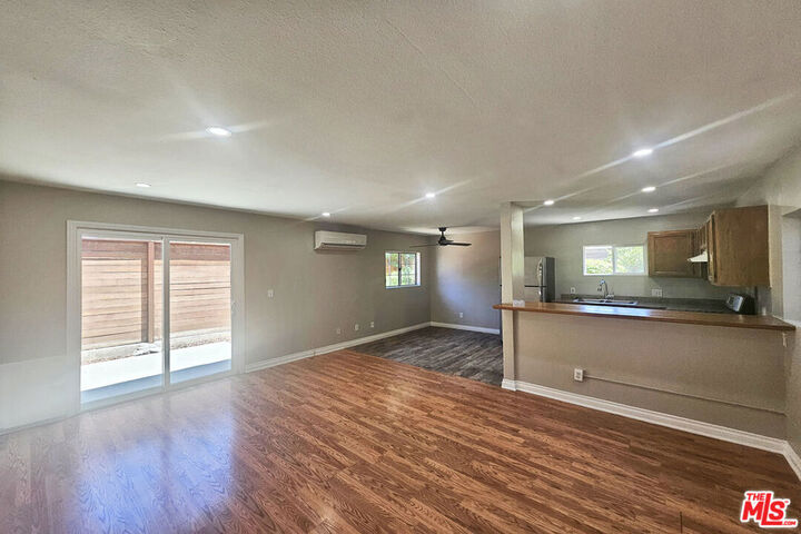 Property Photo:  6946 1/2 Jellico Avenue  CA 91406 